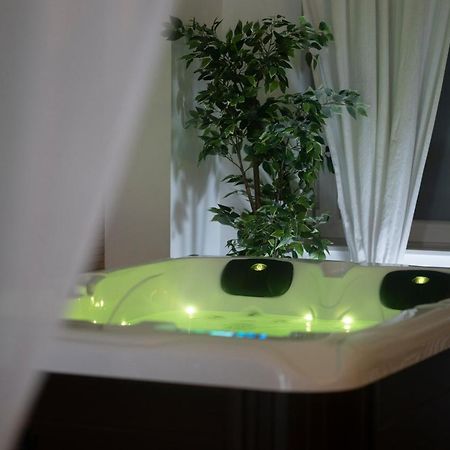 Hotel Spa Palawan Prive Avec Jacuzzi Et Sauna Lutych Exteriér fotografie